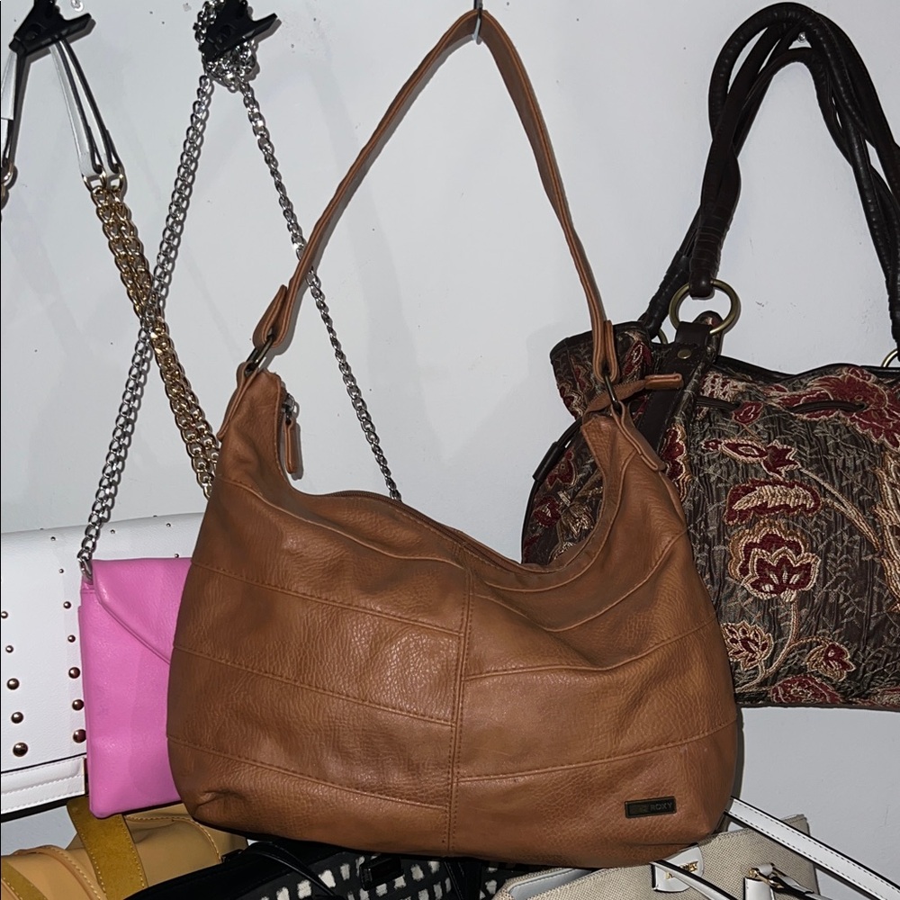 Elegant Tan Leather Shoulder Bag